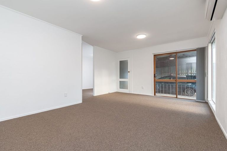 Photo of property in 70 Solar Road, Glen Eden, Auckland, 0602