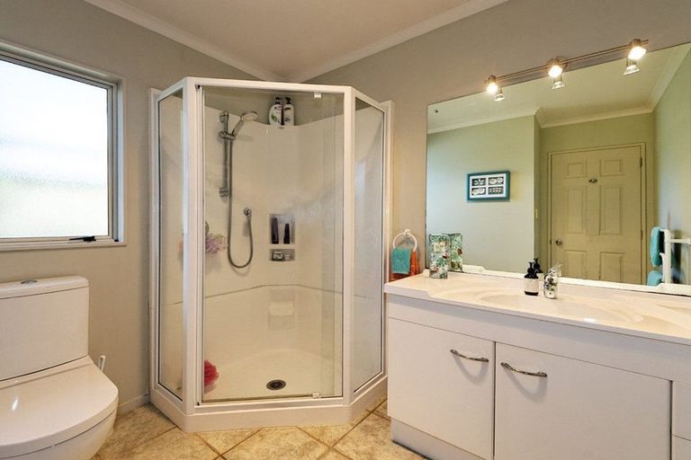 Photo of property in 22 Starlight Cove, Hobsonville, Auckland, 0618