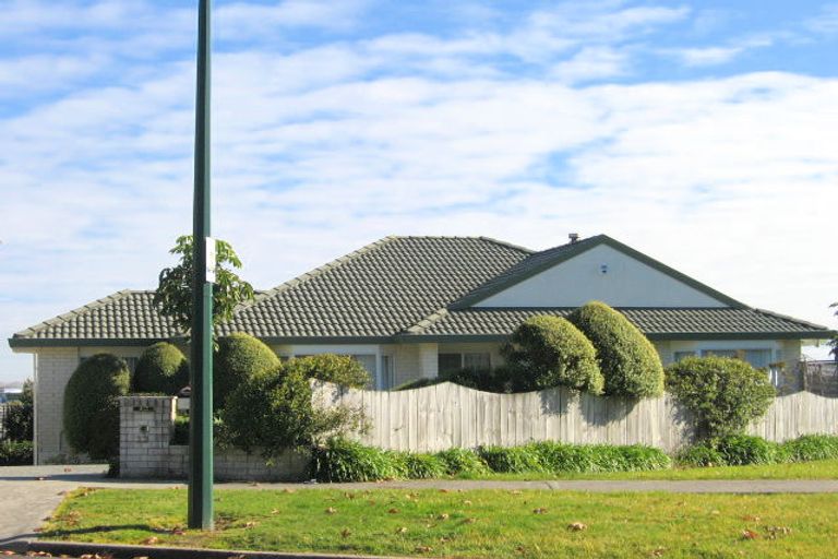 Photo of property in 22 John Brooke Crescent, East Tamaki Heights, Auckland, 2016