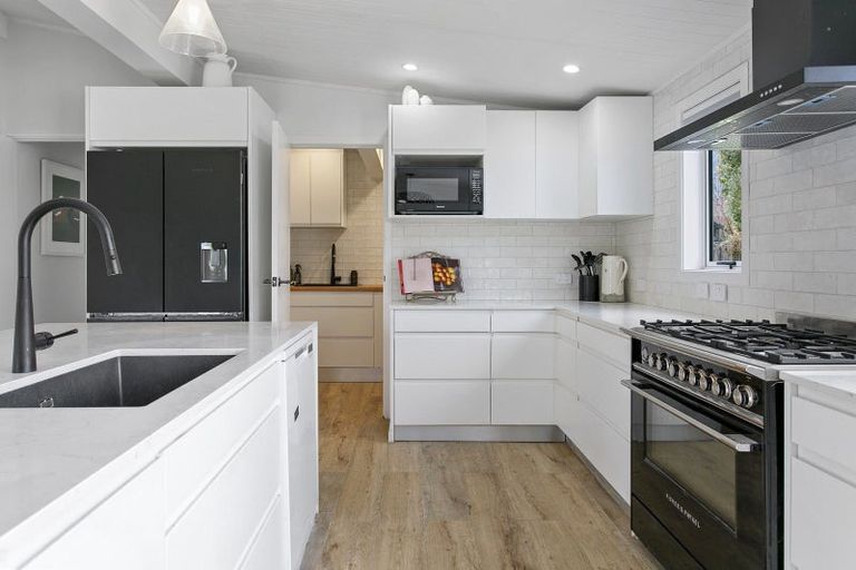 Photo of property in 4 Kathleen Place, Rainbow Point, Taupo, 3330
