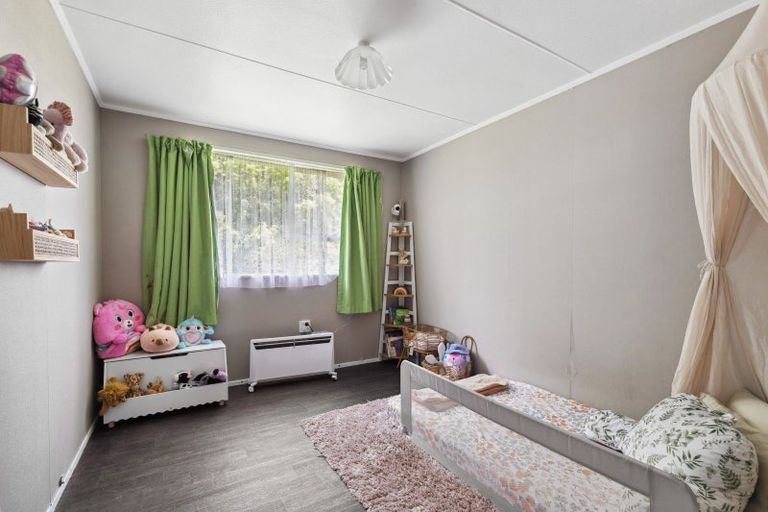 Photo of property in 24 Montjoy Street, Stratford, 4332