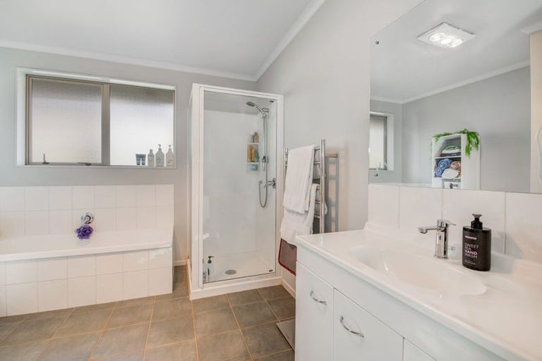 Photo of property in 9 Jean Place, Stanmore Bay, Whangaparaoa, 0932