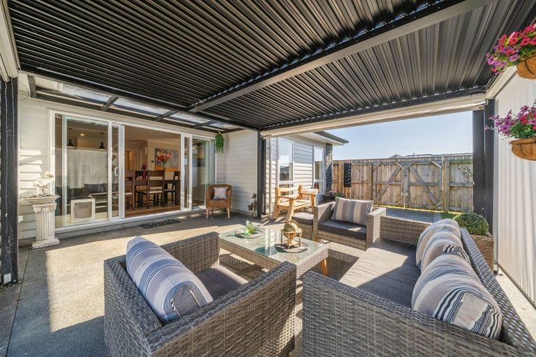Photo of property in 17 Waitaria Terrace, Aotea, Porirua, 5024