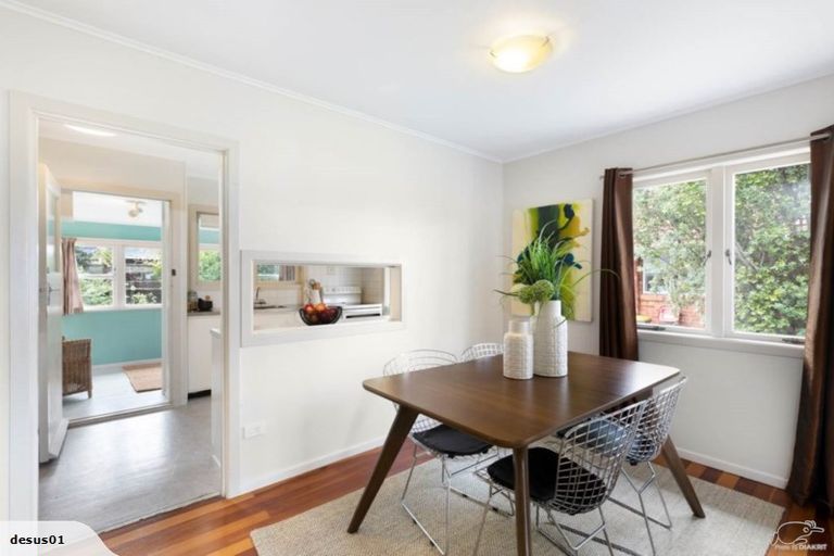 Photo of property in 10 Rixon Place, Te Atatu Peninsula, Auckland, 0610