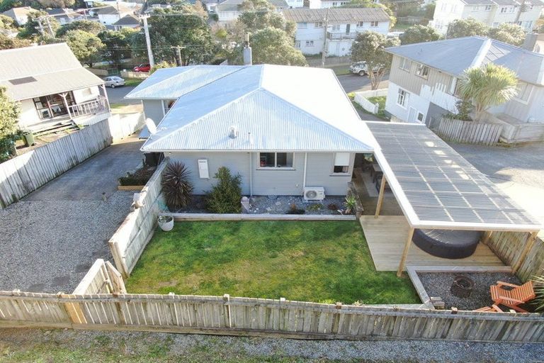 Photo of property in 16 Owhiti Street, Titahi Bay, Porirua, 5022