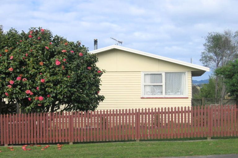 Photo of property in 35 Helena Street, Massey, Auckland, 0614