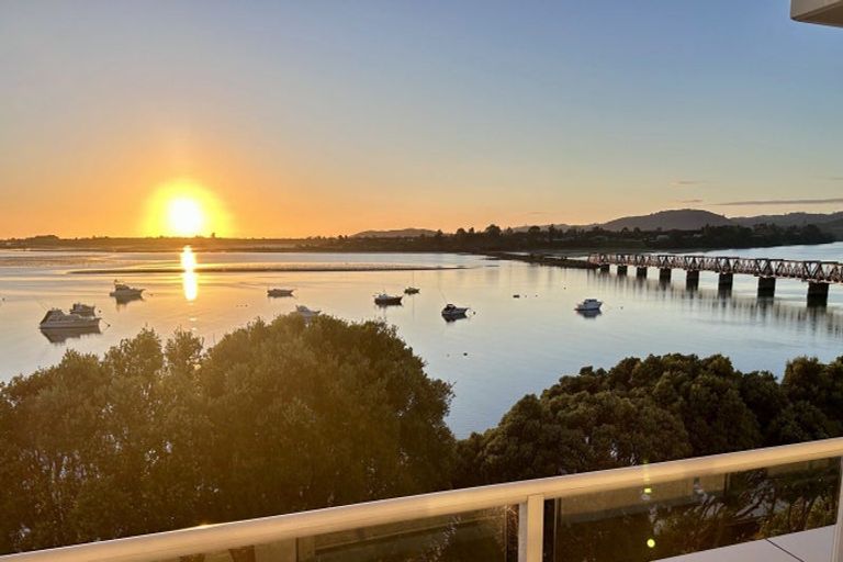 Photo of property in 72 Devonport Road, Tauranga, 3110