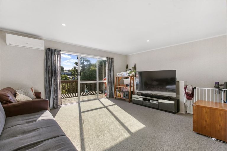 Photo of property in 44 Tamahere Drive, Glenfield, Auckland, 0629