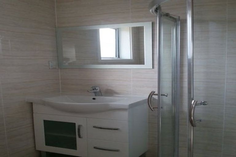 Photo of property in 104 Bleakhouse Road, Mellons Bay, Auckland, 2014
