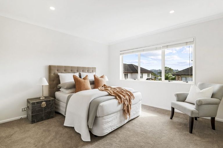 Photo of property in 5 Wye Oak Drive, Schnapper Rock, Auckland, 0632