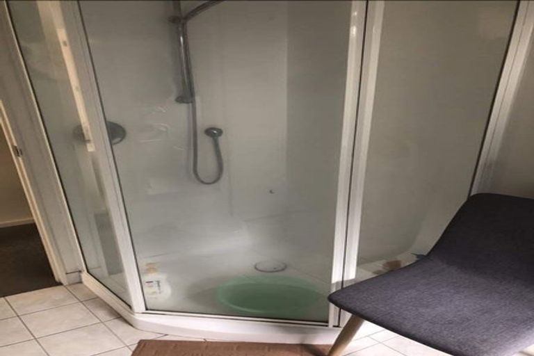 Photo of property in 1/112 Seaview Road, Glenfield, Auckland, 0629