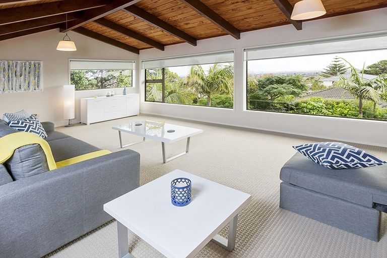 Photo of property in 6 Redoubt Road, Goodwood Heights, Auckland, 2105