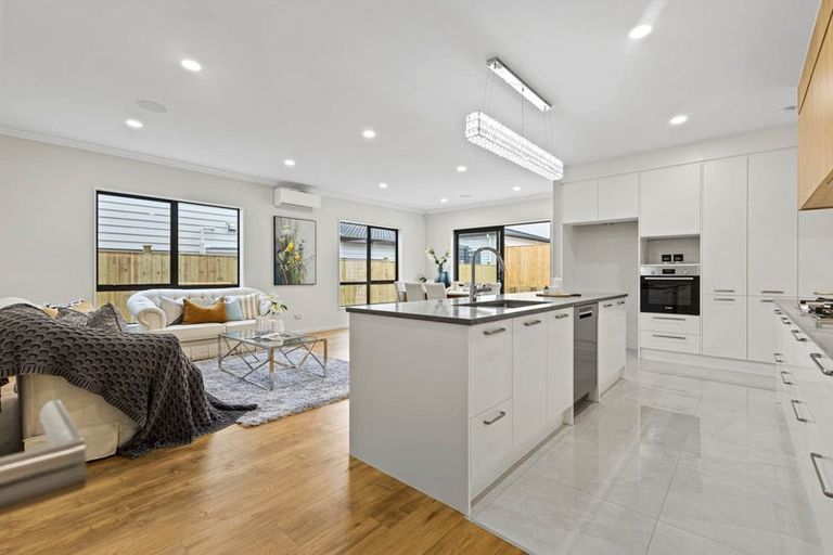 Photo of property in 8 Crossgar Road, Flat Bush, 2019