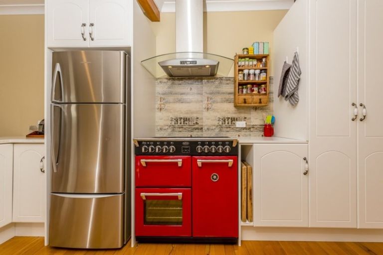 Photo of property in 7 Mcleod Street, Helensville, 0800