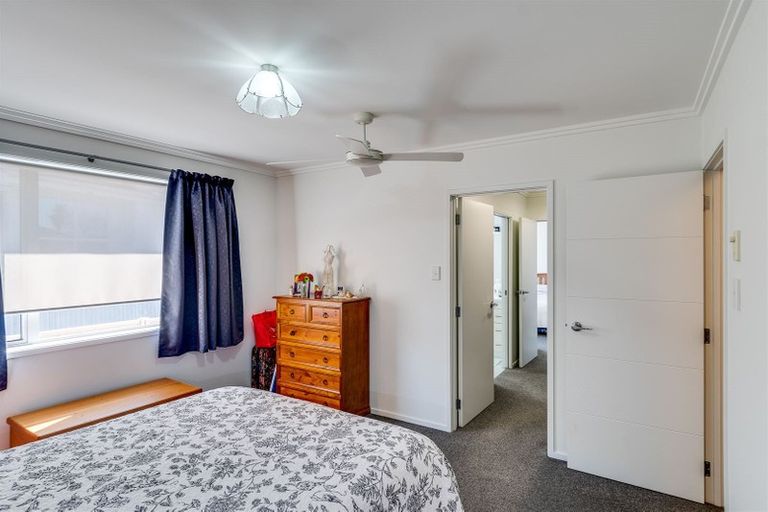 Photo of property in 1 Cambridge Terrace, Taradale, Napier, 4112