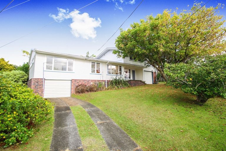 Photo of property in 1 Crystal Avenue, Glendene, Auckland, 0602