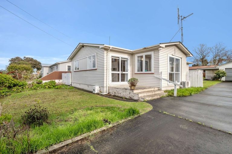 Photo of property in 10 Burns Street, Tawhero, Whanganui, 4501