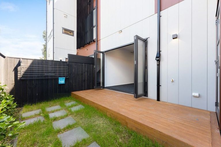 Photo of property in 729 Massey Road, Mangere, Auckland, 2022