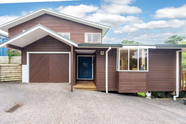 Photo of property in 18 Gibson Place, Mellons Bay, Auckland, 2014