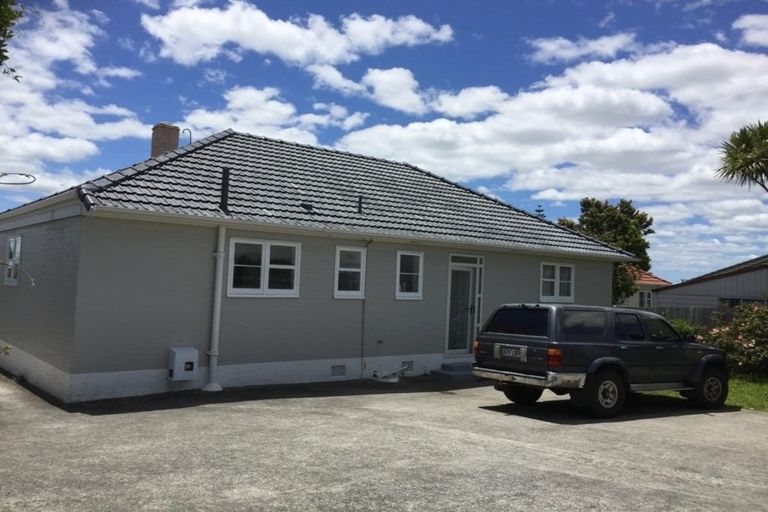 Photo of property in 3155 Great North Road, New Lynn, Auckland, 0600