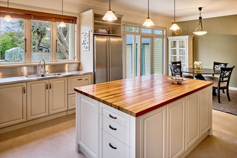 Photo of property in 20 Bloomfield Terrace, Hutt Central, Lower Hutt, 5010