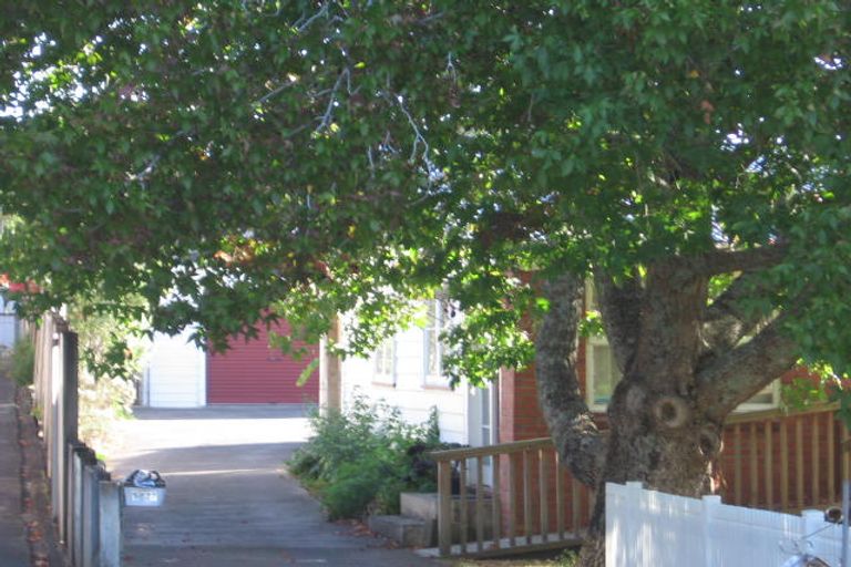 Photo of property in 27 Gardner Avenue, New Lynn, Auckland, 0600