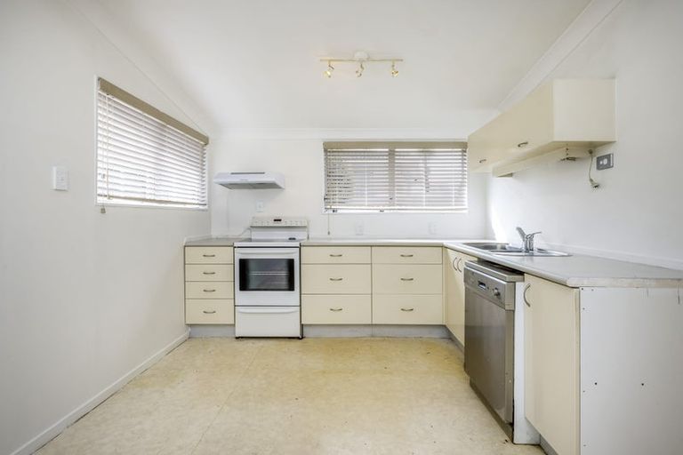 Photo of property in 13 Helms Place, Manurewa, Auckland, 2102