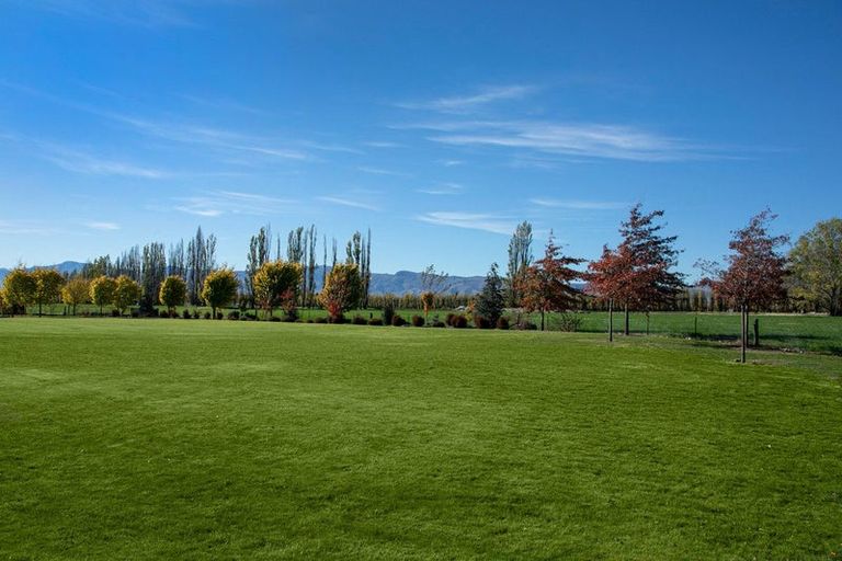 Photo of property in 14 Little Orchard Way, Wanaka, 9382