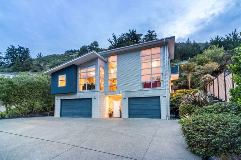 Photo of property in 18 Dalefield Drive, Cashmere, Christchurch, 8022