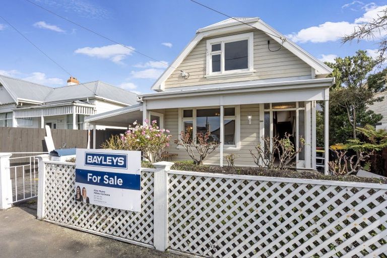 Photo of property in 120 Hargest Crescent, Saint Clair, Dunedin, 9012
