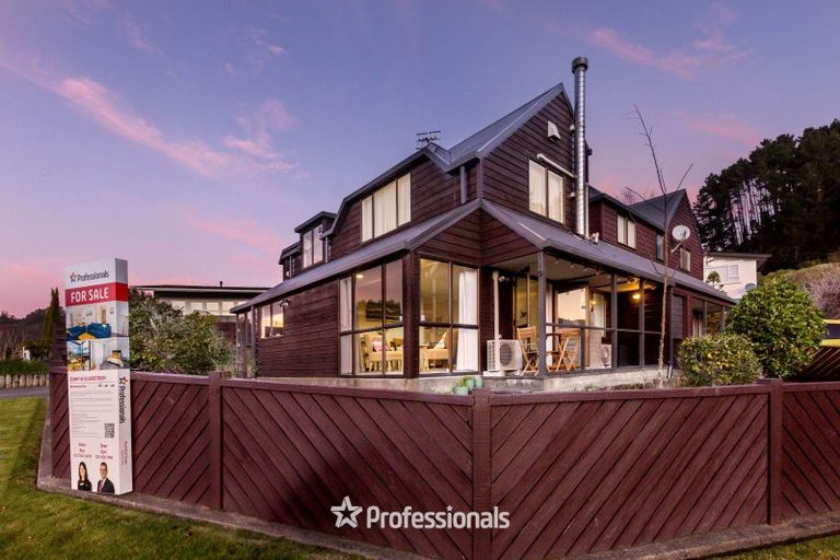 Photo of property in 69 Sunbrae Drive, Silverstream, Upper Hutt, 5019