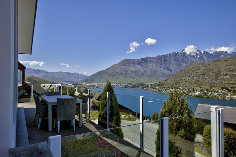 Photo of property in 24 Stone Ridge Place, Queenstown, 9300