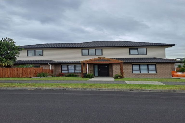 Photo of property in 2 Kirikiri Drive, Papakura, 2110