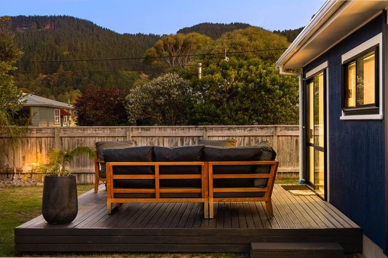 Photo of property in 127 Tilley Road, Paekakariki, 5034