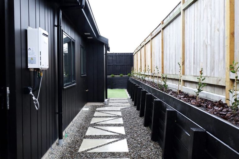 Photo of property in 1 Mangatainoka Lane, Awapuni, 4412