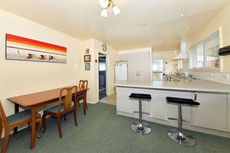 Photo of property in 1/9 Lombard Place, Avonhead, Christchurch, 8042