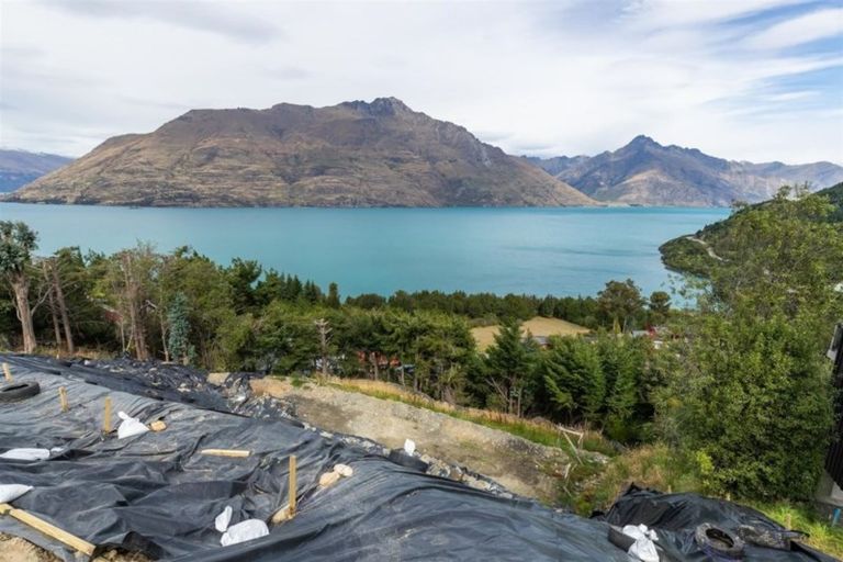 Photo of property in 38 Mackinnon Terrace, Sunshine Bay, Queenstown, 9300
