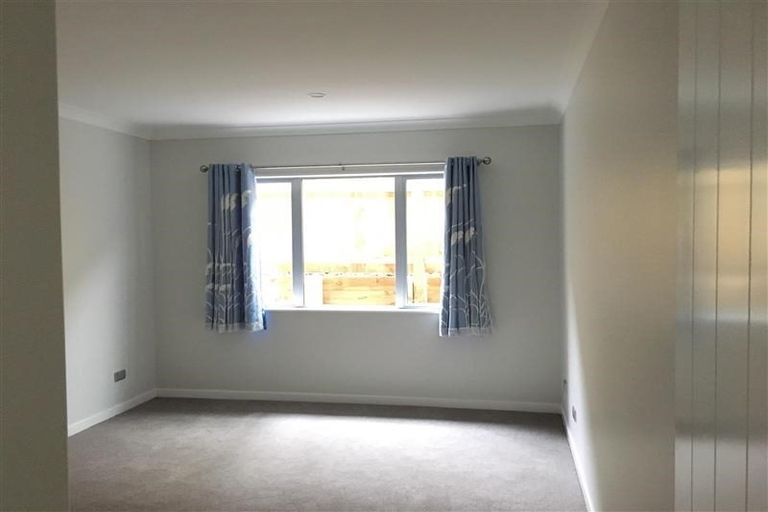 Photo of property in 81 Lake Road, Northcote, Auckland, 0627