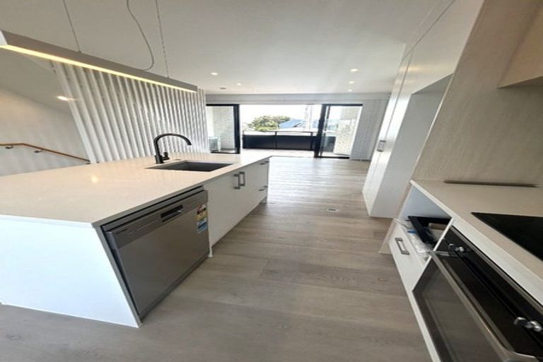 Photo of property in 15 Tiraumea Drive, Pakuranga, Auckland, 2010
