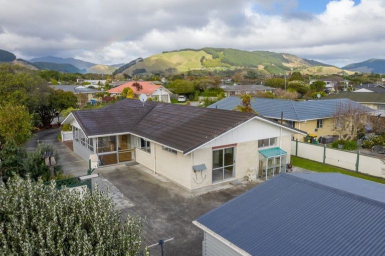 Photo of property in 8 Kanawa Street, Waikanae, 5036