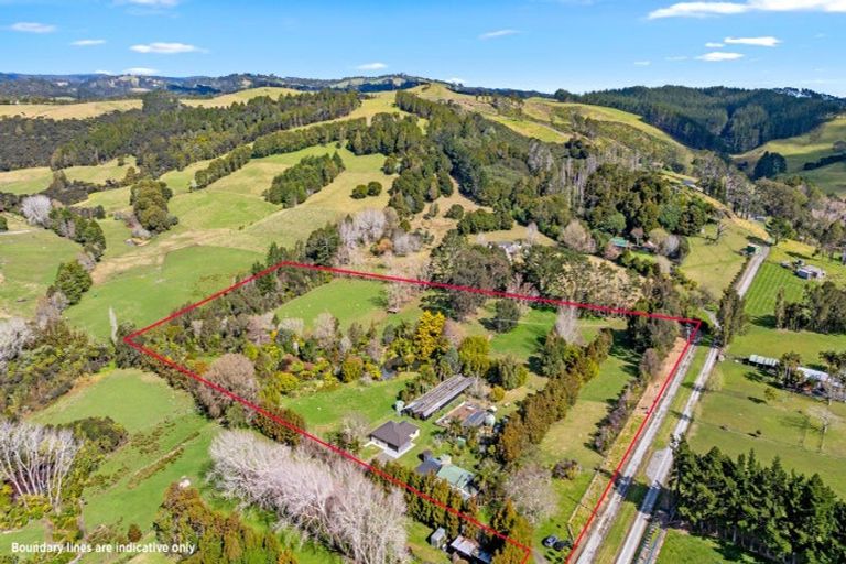 Photo of property in 202 Muriwai Valley Road, Muriwai, Waimauku, 0881