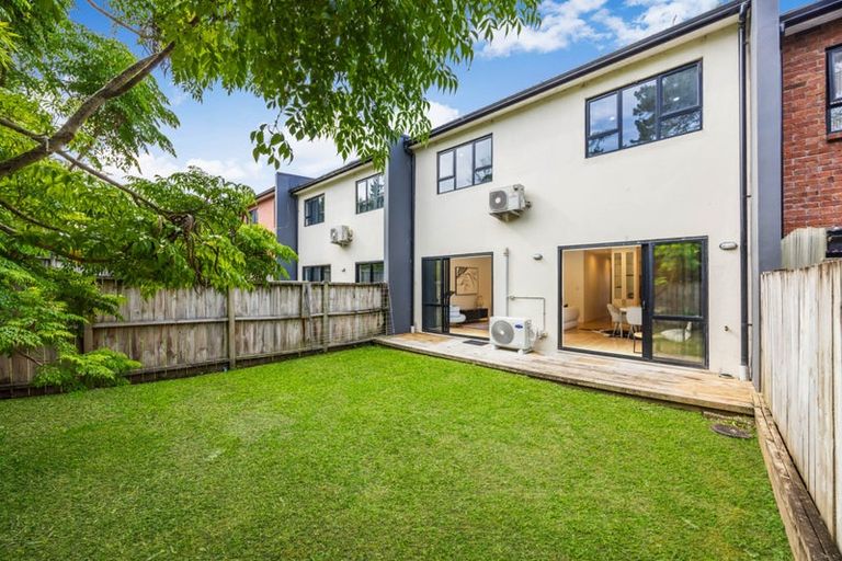 Photo of property in 10a Carlos Drive, Flat Bush, Auckland, 2016