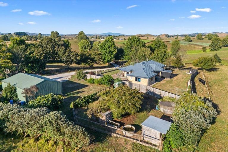 Photo of property in 398 Puketawai Road, Otorohanga, 3976