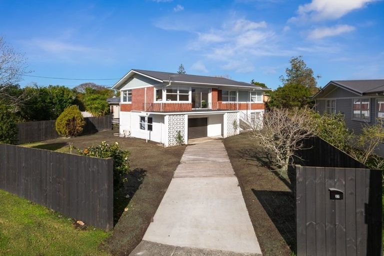 Photo of property in 27 Renata Crescent, Te Atatu Peninsula, Auckland, 0610