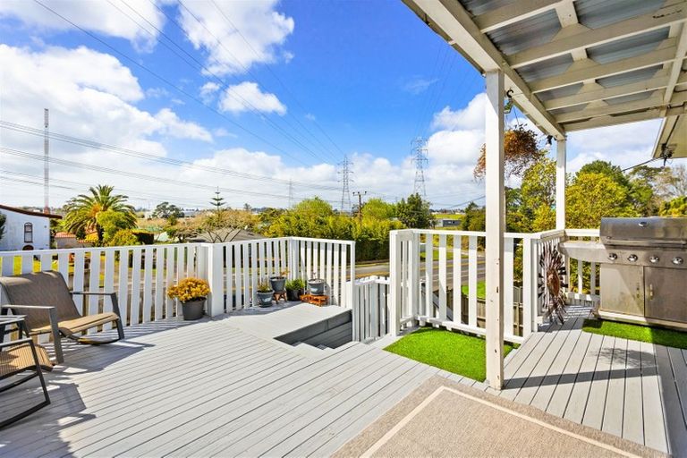 Photo of property in 323 Triangle Road, Massey, Auckland, 0614