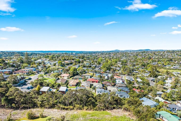 Photo of property in 28 Shah Place, Glen Eden, Auckland, 0602