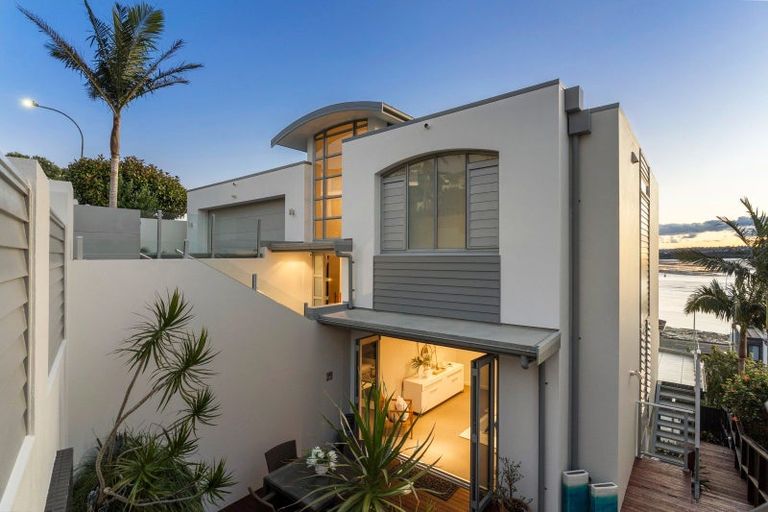 Photo of property in 5a Bucklands Beach Road, Bucklands Beach, Auckland, 2012