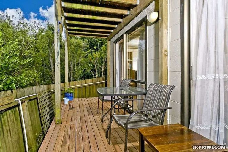 Photo of property in 3 Sunset Road, Totara Vale, Auckland, 0632