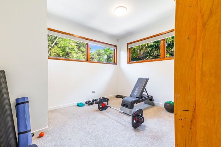 Photo of property in 2 Okewa Road, Titirangi, Auckland, 0604
