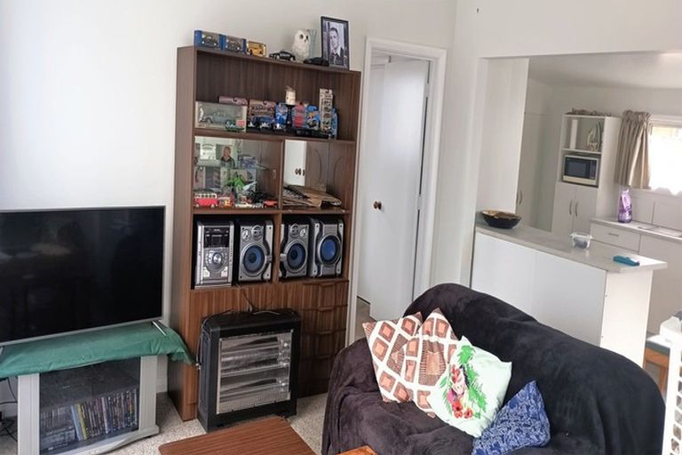 Photo of property in 13 Pakington Street, Westport, 7825